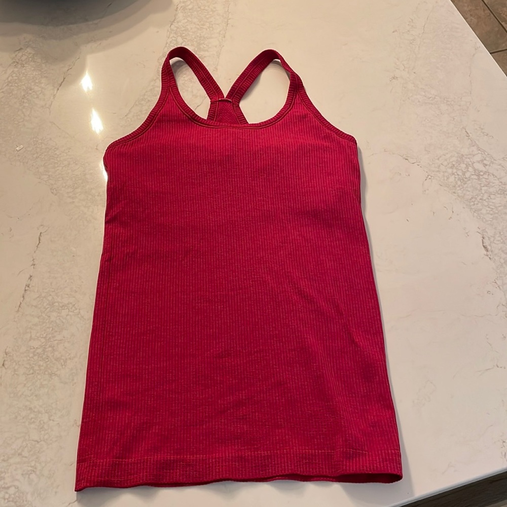 Lululemon Rust/red ribbed Tank size 4